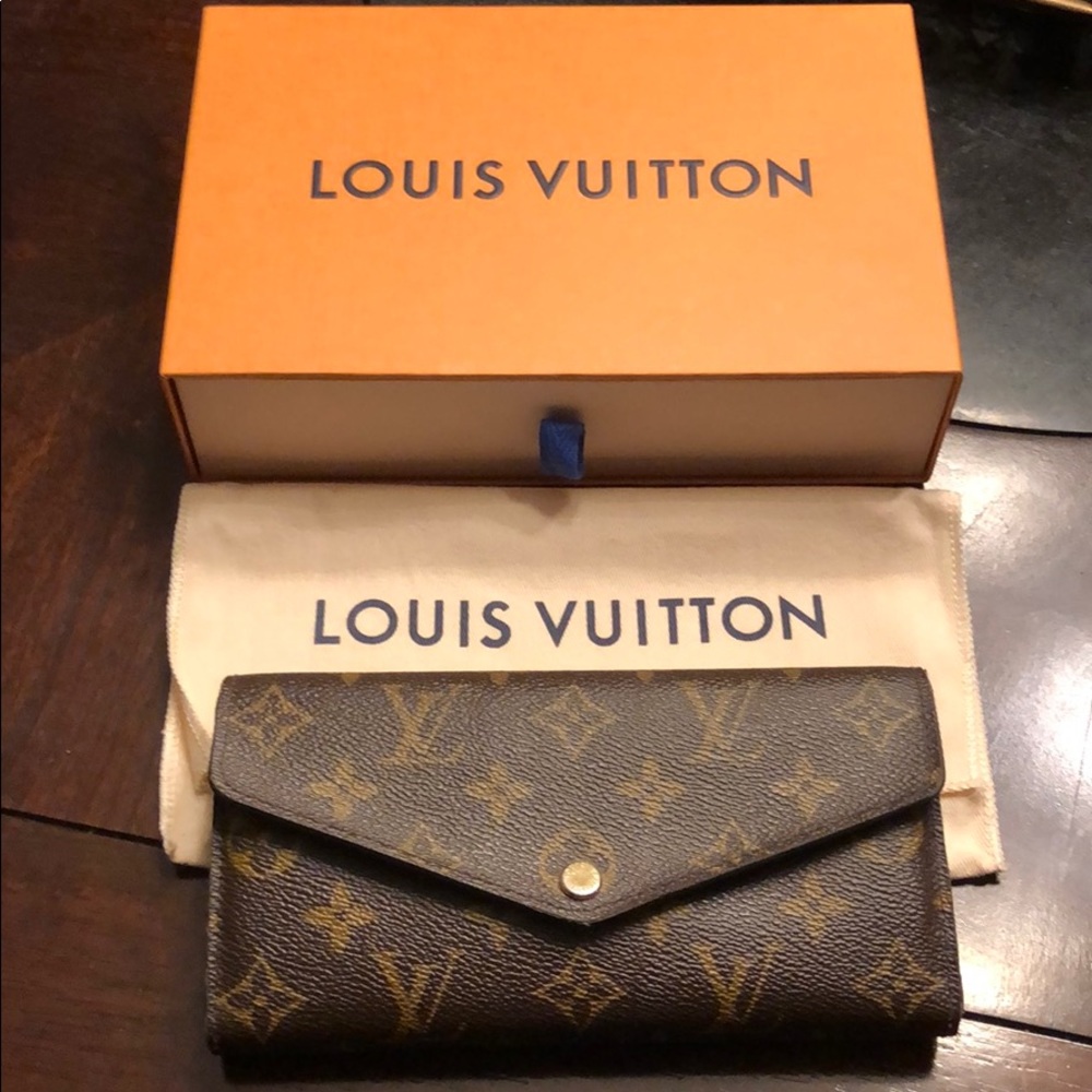 Authentic Louis Vuitton Sarah Wallet